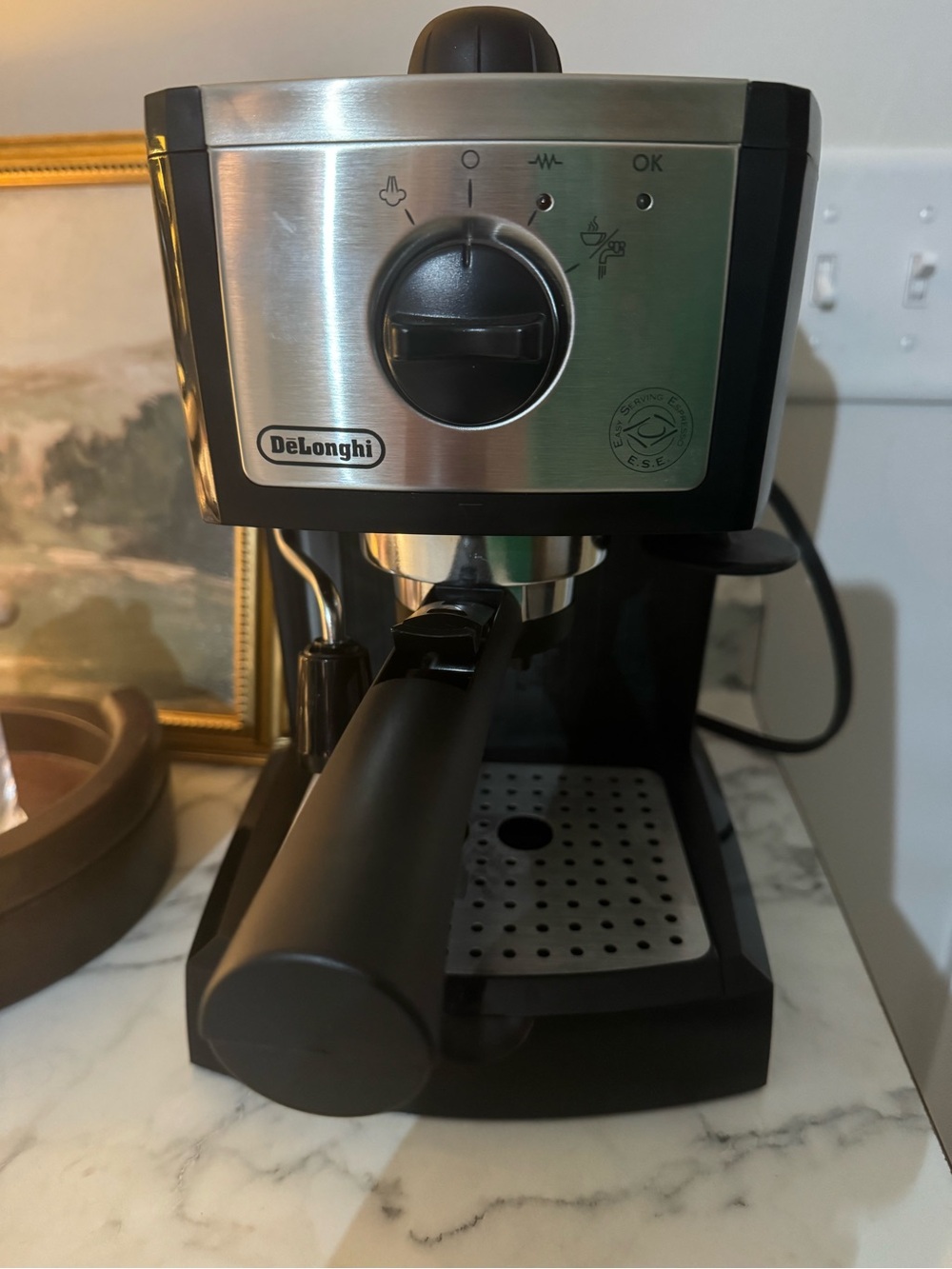 DeLonghi Black and Stainless Steel Espresso Maker